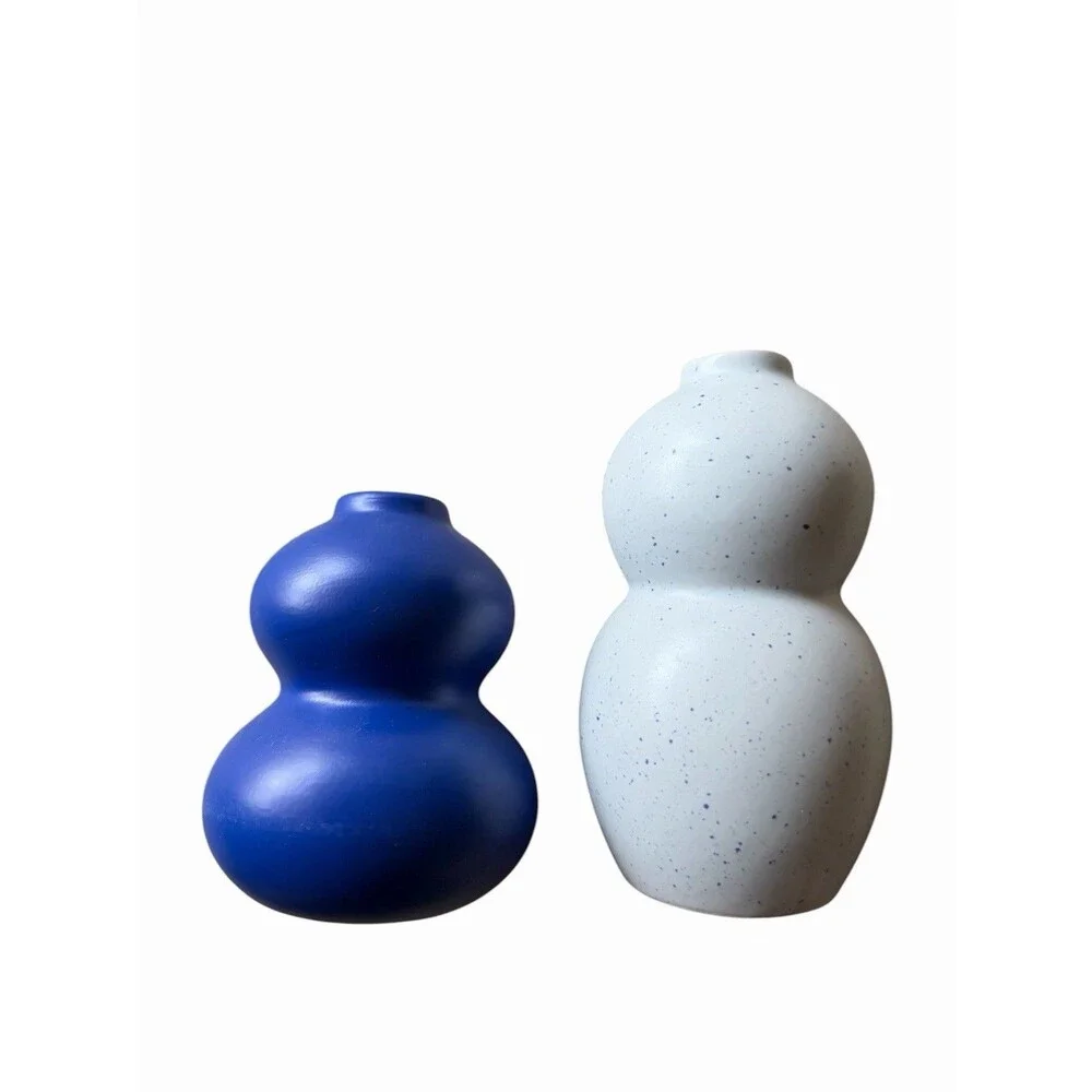 NEW Room Essentials 2pk Bud Vase Blue And Speckled White 5